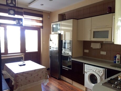 4 otaqlı yeni tikili - 8 Noyabr m. - 117 m²