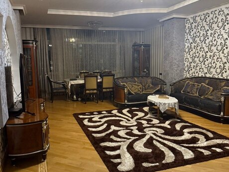 4 otaqlı yeni tikili - 8 Noyabr m. - 210 m²