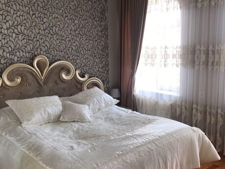 4 otaqlı köhnə tikili - Əhmədli q. - 154 m²