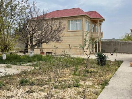 6 otaqlı həyət evi/bağ evi - Novxanı q. - 250 m²