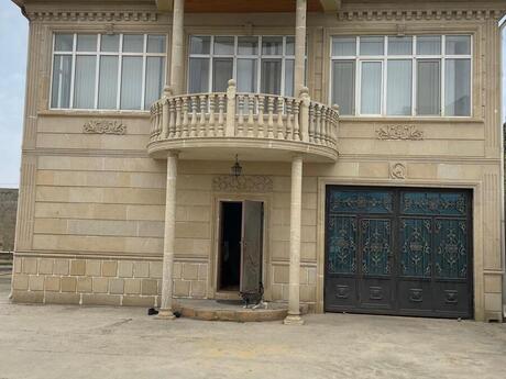 6 otaqlı həyət evi/bağ evi - Novxanı q. - 250 m²