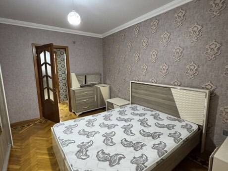 3 otaqlı köhnə tikili - 8-ci mikrorayon q. - 85 m²