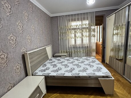 3 otaqlı köhnə tikili - 8-ci mikrorayon q. - 85 m²