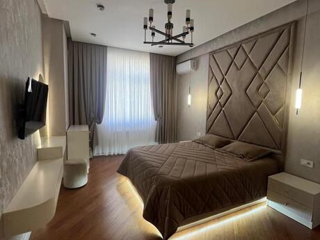 4 otaqlı yeni tikili - 8 Noyabr m. - 148 m²