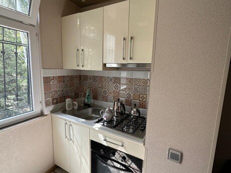 2 otaqlı köhnə tikili - Elmlər Akademiyası m. - 54 m²
