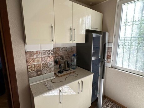 2 otaqlı köhnə tikili - Elmlər Akademiyası m. - 54 m²