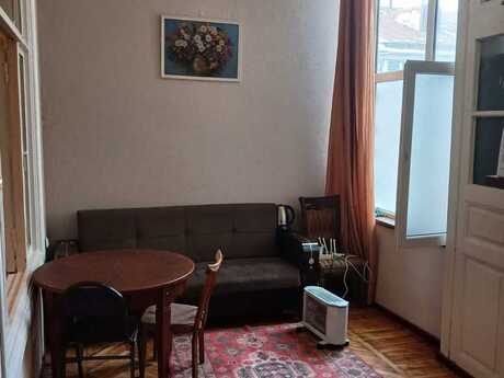2 otaqlı köhnə tikili - 28 May m. - 65 m²