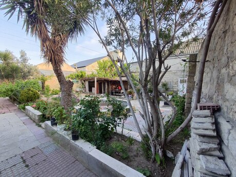 3 otaqlı həyət evi/bağ evi - Şüvəlan q. - 200 m²