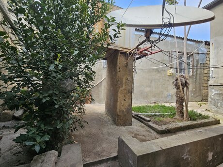 8 otaqlı həyət evi/bağ evi - 20-ci sahə q. - 150 m²
