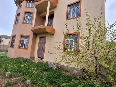 8 otaqlı həyət evi/bağ evi - Hökməli q. - 300 m²