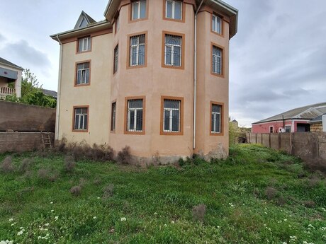 8 otaqlı həyət evi/bağ evi - Hökməli q. - 300 m²