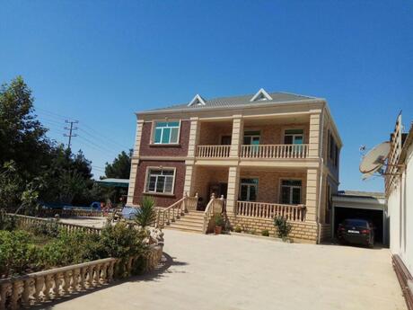 8 otaqlı həyət evi/bağ evi - Pirşağı q. - 180 m²