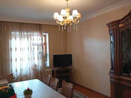 4 otaqlı köhnə tikili - Azadlıq Prospekti m. - 97 m²