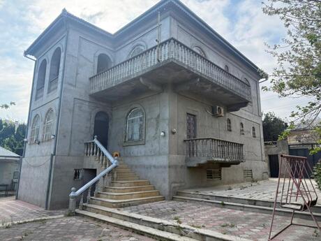 7 otaqlı həyət evi/bağ evi - Bakıxanov q. - 470 m²