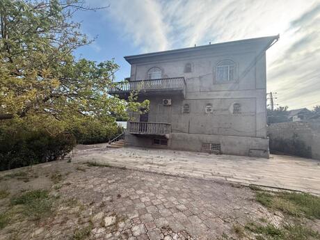 7 otaqlı həyət evi/bağ evi - Bakıxanov q. - 470 m²