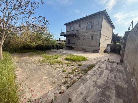 7 otaqlı həyət evi/bağ evi - Bakıxanov q. - 470 m²