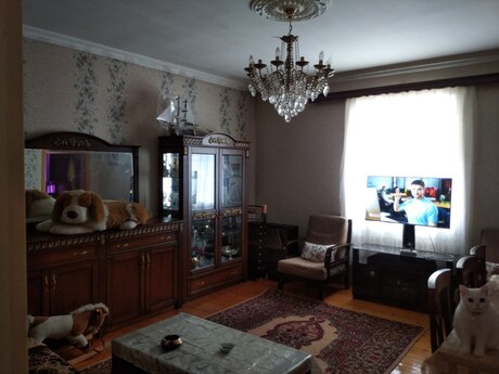 6 otaqlı həyət evi/bağ evi - Saray q. - 180 m²