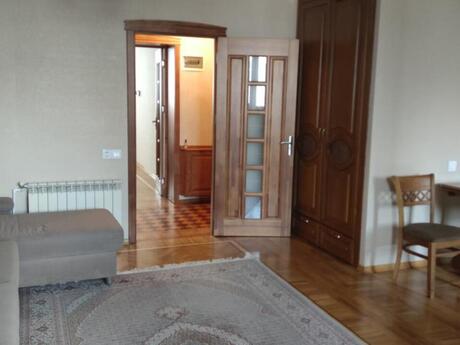 2 otaqlı köhnə tikili - 28 May m. - 70 m²