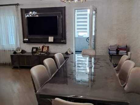 4 otaqlı köhnə tikili - İnşaatçılar m. - 130 m²