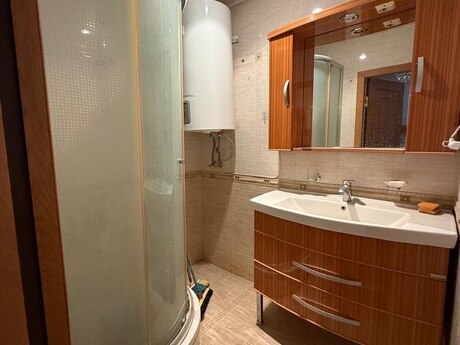 2 otaqlı köhnə tikili - Azadlıq Prospekti m. - 65 m²