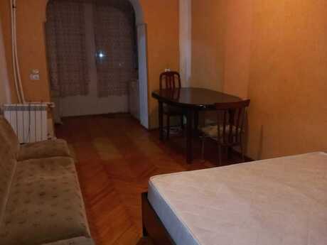 1 otaqlı köhnə tikili - İnşaatçılar m. - 45 m²