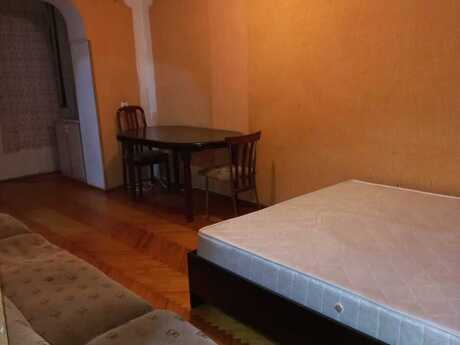 1 otaqlı köhnə tikili - İnşaatçılar m. - 45 m²