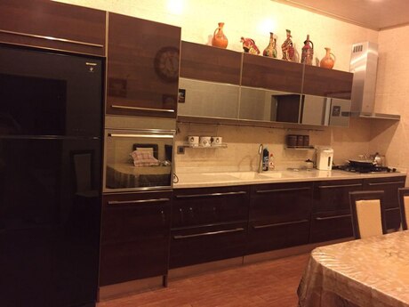 4 otaqlı həyət evi/bağ evi - Pirşağı q. - 300 m²