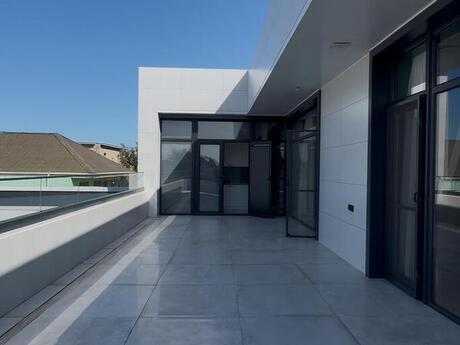 7 otaqlı həyət evi/bağ evi - Şüvəlan q. - 450 m²