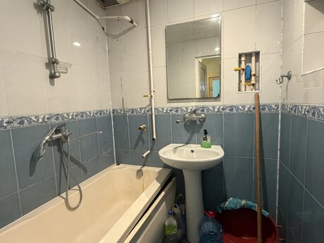 1 otaqlı köhnə tikili - Qaraçuxur q. - 42 m²