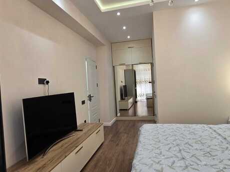 4-комн. новостройка - м. Элмляр Академиясы - 220 м²