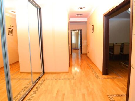4-комн. новостройка - м. 28 мая - 210 м²