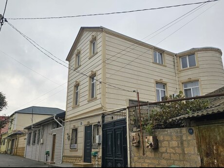 8 otaqlı həyət evi/bağ evi - Badamdar q. - 220 m²