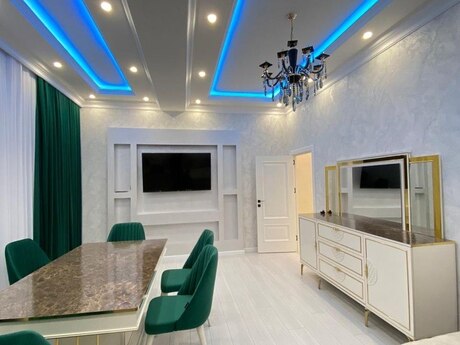 3-комн. новостройка - м. 28 мая - 120 м²