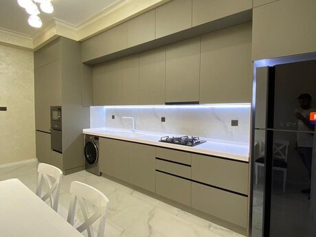 3-комн. новостройка - м. 28 мая - 120 м²