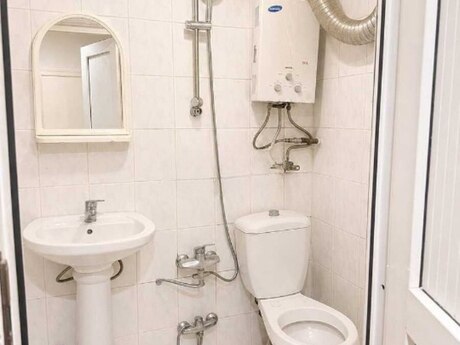 1-комн. вторичка - м. Элмляр Академиясы - 40 м²