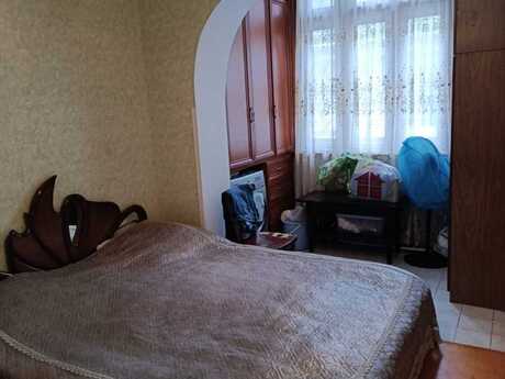 4 otaqlı köhnə tikili - Qaraçuxur q. - 75 m²