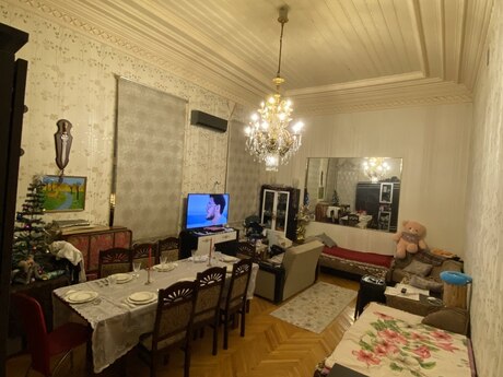3 otaqlı köhnə tikili - Nizami m. - 100 m²