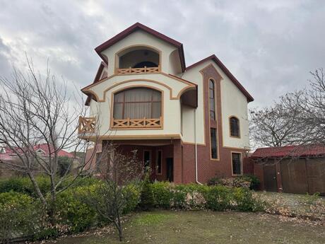 7 otaqlı həyət evi/bağ evi - Novxanı q. - 320 m²