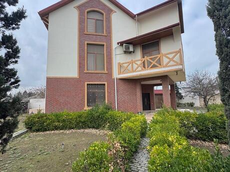 7 otaqlı həyət evi/bağ evi - Novxanı q. - 320 m²