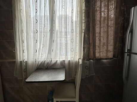 3 otaqlı köhnə tikili - İnşaatçılar m. - 50 m²