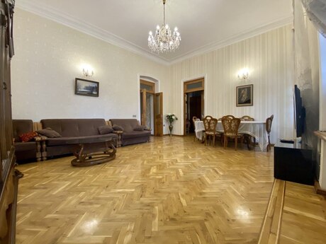 4-комн. офис - м. Сахил - 135 м²