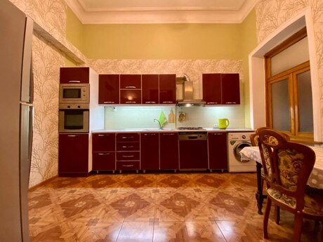 4-комн. офис - м. Сахил - 135 м²