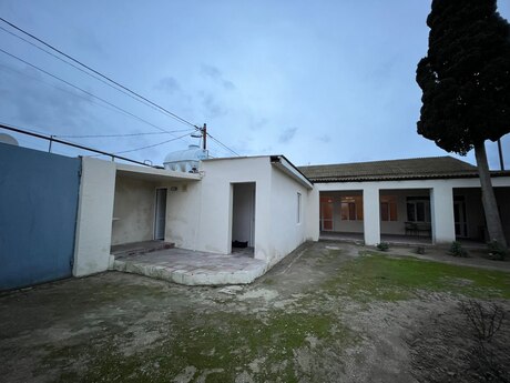 4 otaqlı həyət evi/bağ evi - Şüvəlan q. - 200 m²