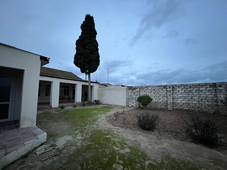 4 otaqlı həyət evi/bağ evi - Şüvəlan q. - 200 m²