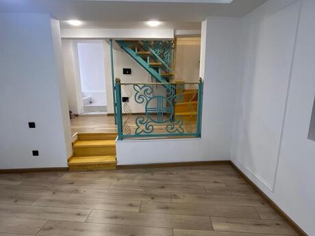 3 otaqlı həyət evi/bağ evi - Azadlıq Prospekti m. - 68 m²