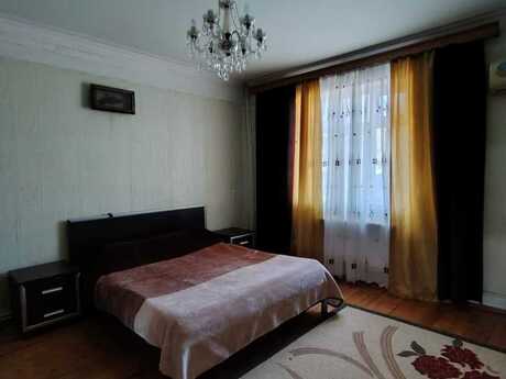 3 otaqlı köhnə tikili - Bakıxanov q. - 65 m²