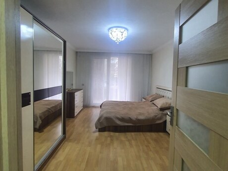 3 otaqlı köhnə tikili - İnşaatçılar m. - 70 m²