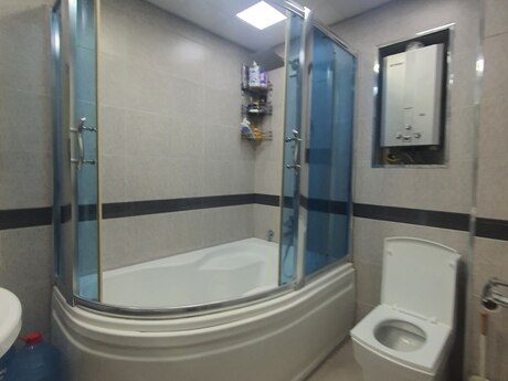 3 otaqlı köhnə tikili - İnşaatçılar m. - 70 m²