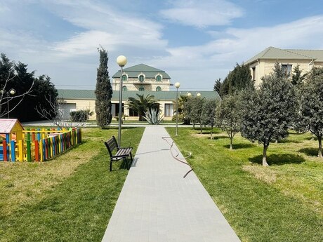 6 otaqlı həyət evi/bağ evi - Buzovna q. - 300 m²