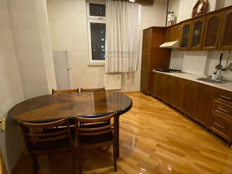 2-комн. новостройка - м. 8 ноября - 70 м²